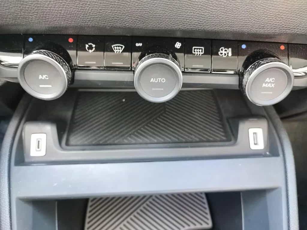 Citroën C4 Shine *HEAD-UP*NAVI*LEDER*KAMERA* 09/2023-photo-17