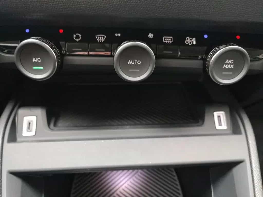 Citroën C4 Shine *HEAD-UP*NAVI*LEDER*KAMERA* 09/2023-photo-17