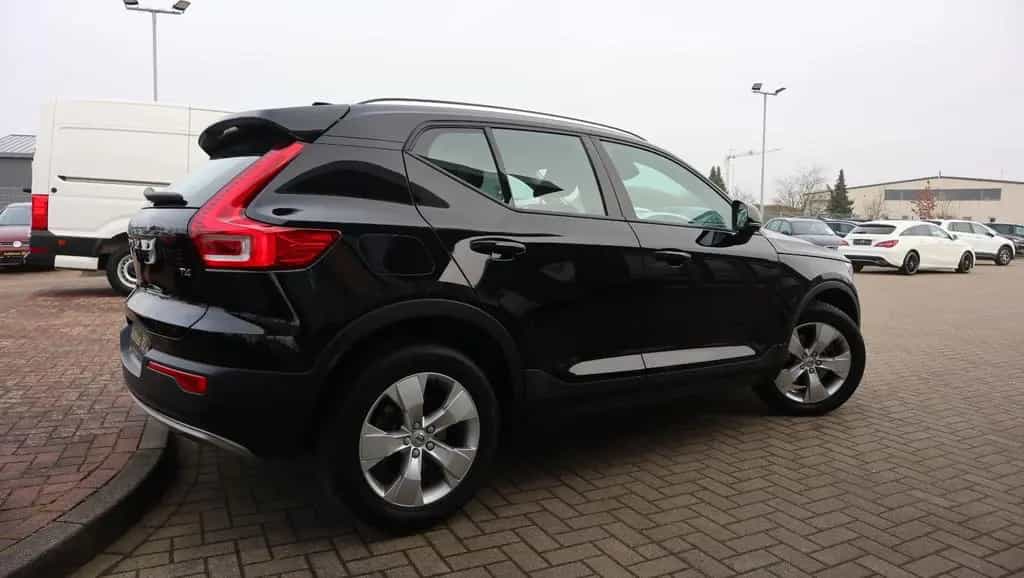 Volvo XC40 XC 40 Momentum 2WD Navi LED AHK Shz 02/2019-photo-1