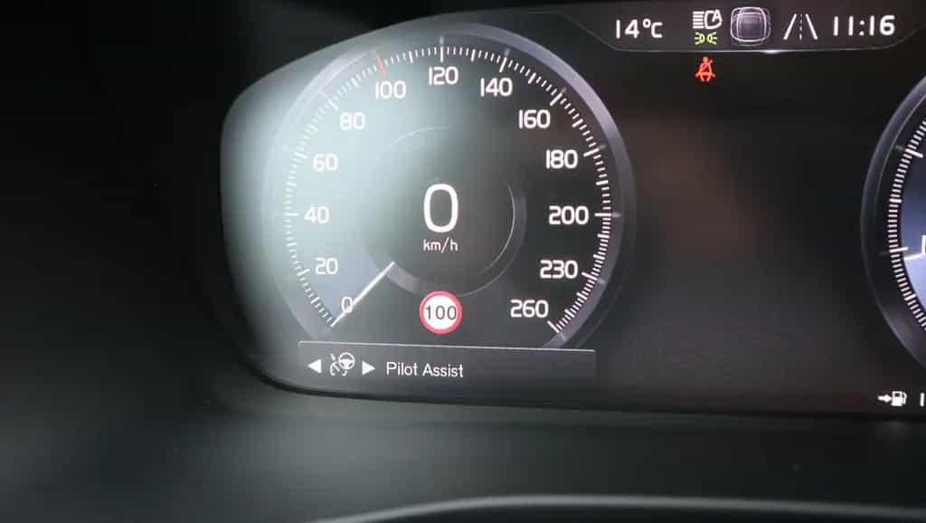 Volvo XC40 XC 40 Momentum 2WD Navi LED AHK Shz 02/2019-photo-10