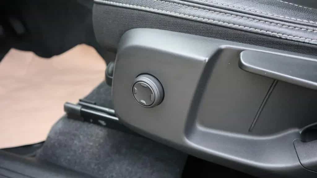 Volvo XC40 XC 40 Momentum 2WD Navi LED AHK Shz 02/2019-photo-23