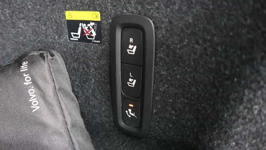 Volvo XC40 XC 40 Momentum 2WD Navi LED AHK Shz 02/2019-photo-29