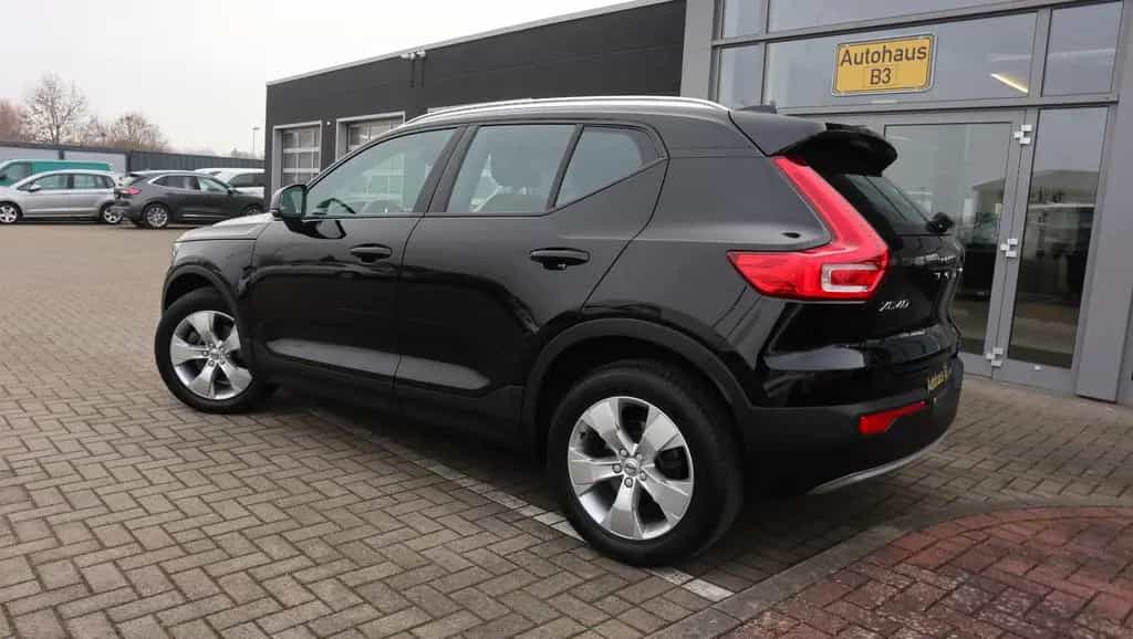 Volvo XC40 XC 40 Momentum 2WD Navi LED AHK Shz 02/2019-photo-3