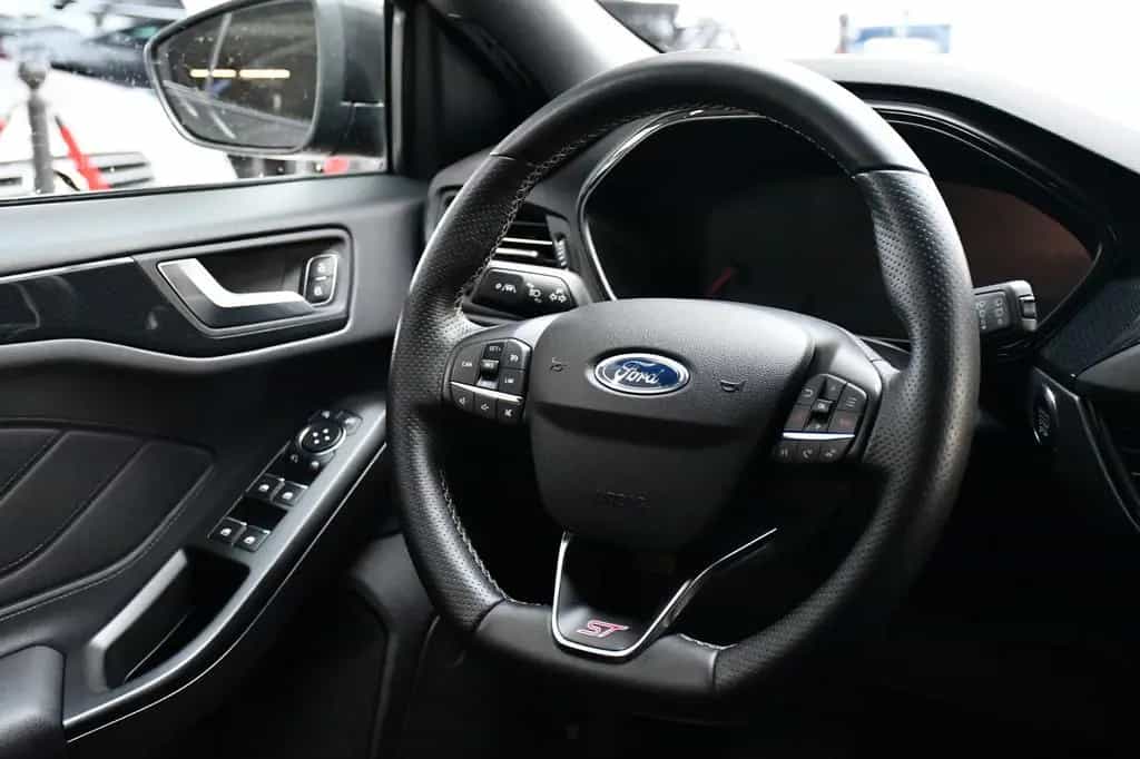 Ford Focus Lim. ST Recaro Design-Paket 1.Hand 68tkm! 09/2019-photo-17