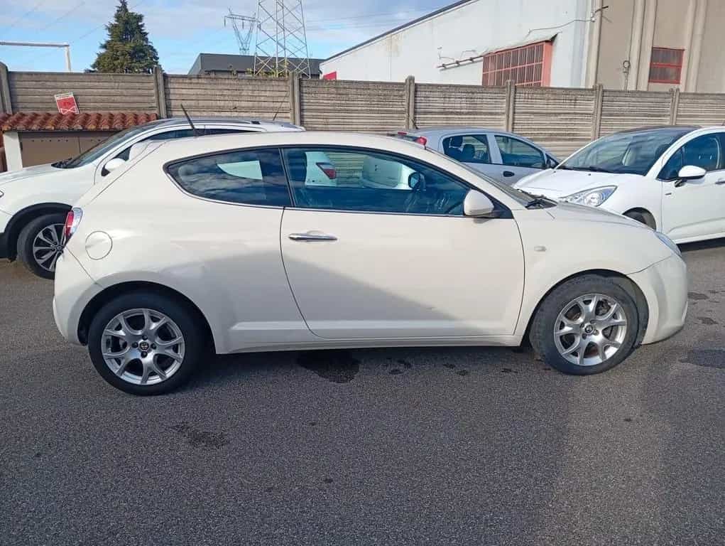 Alfa Romeo MiTo 1.4 T 155 CV Distinctive 01/2010-photo-3