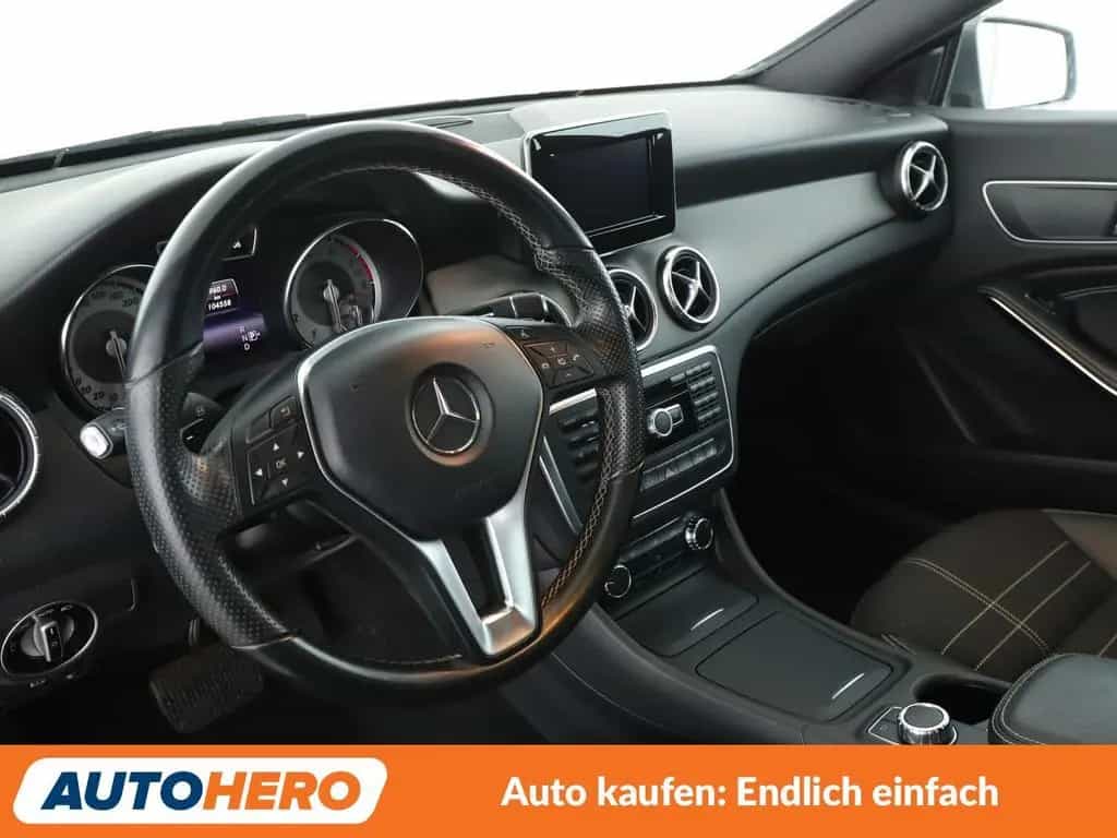 Mercedes-Benz CLA 180 Urban Aut.*XENON*TEMPO*PDC*SHZ*KLIMA* 10/2014-photo-10