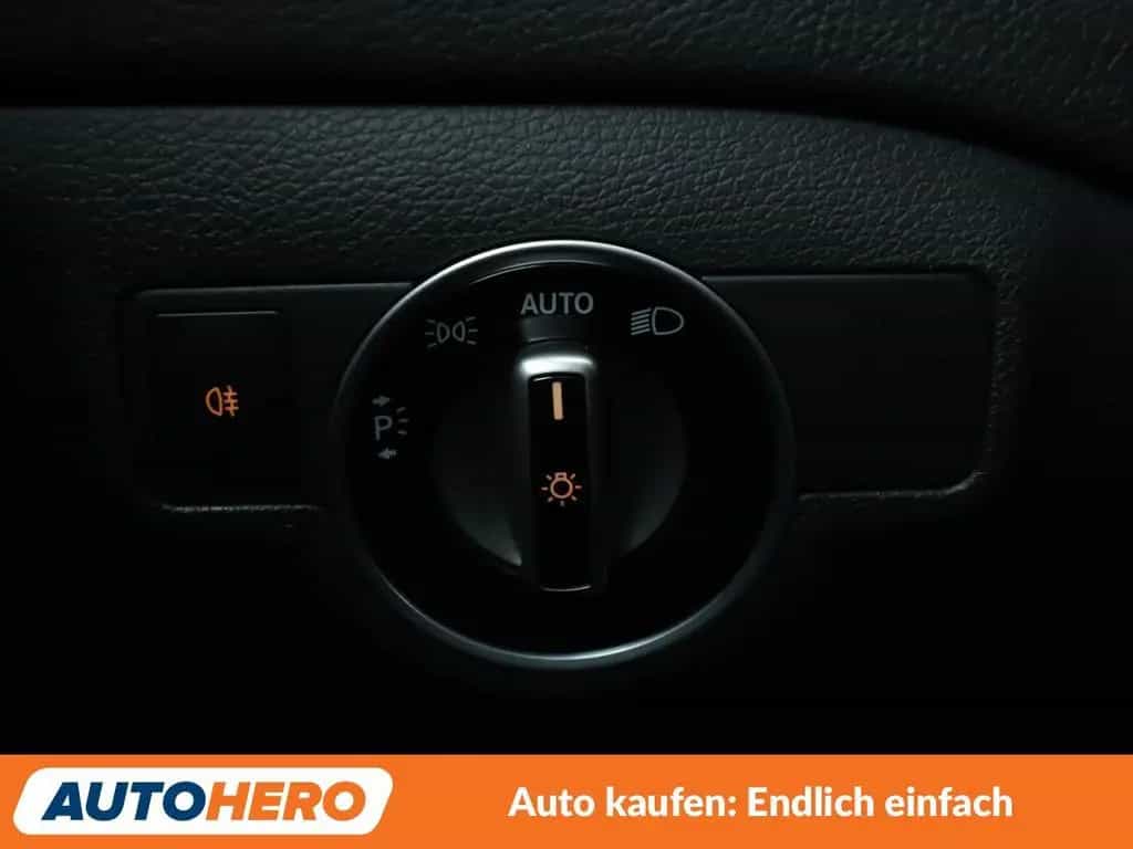 Mercedes-Benz CLA 180 Urban Aut.*XENON*TEMPO*PDC*SHZ*KLIMA* 10/2014-photo-24