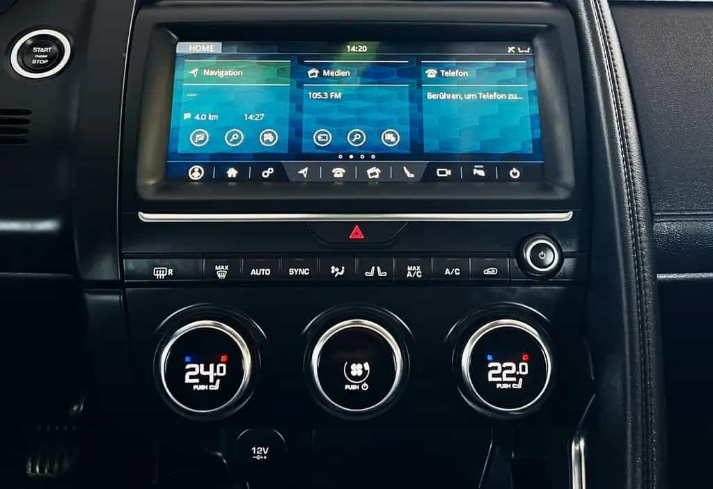 Jaguar E-Pace S/Leder/Kamera/Sitzheizung/2,0 Ltr./110KW 07/2019-photo-13