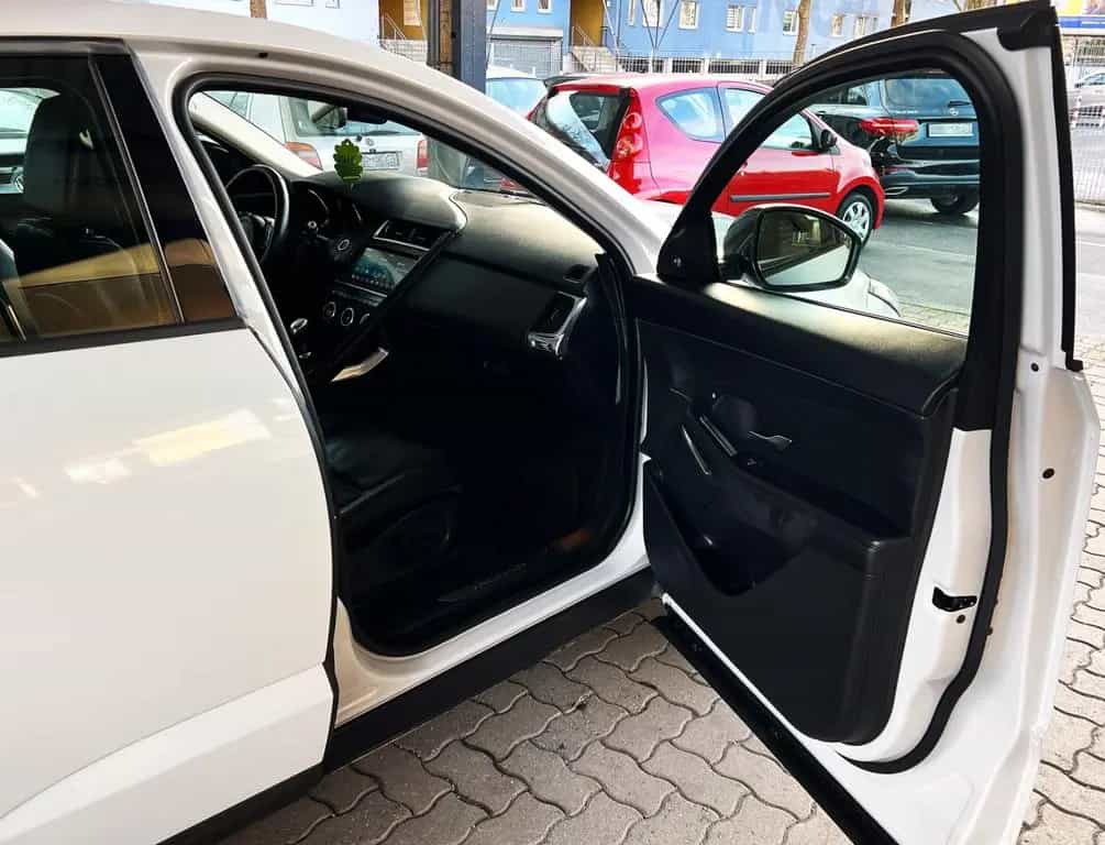 Jaguar E-Pace S/Leder/Kamera/Sitzheizung/2,0 Ltr./110KW 07/2019-photo-14