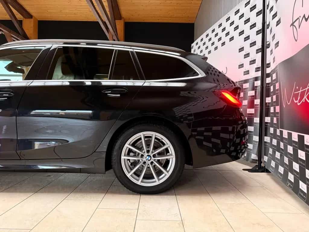 BMW 3 Series 318d Touring *DAB*Widescreen*Mwstausw* 10/2023-photo-10