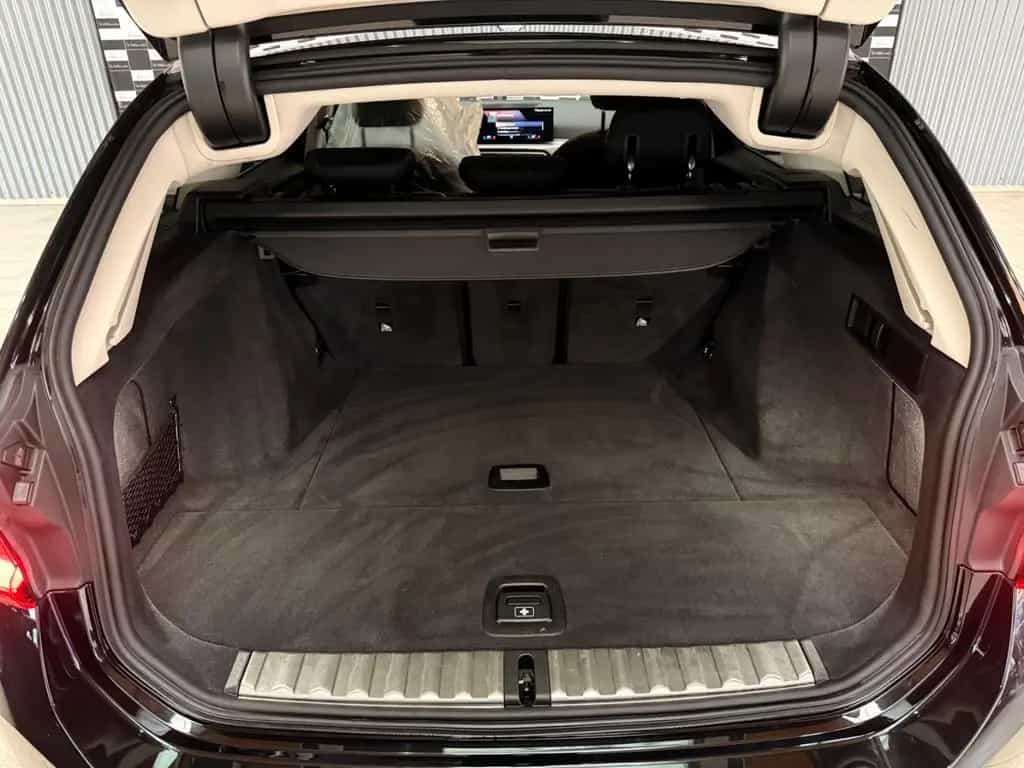 BMW 3 Series 318d Touring *DAB*Widescreen*Mwstausw* 10/2023-photo-39