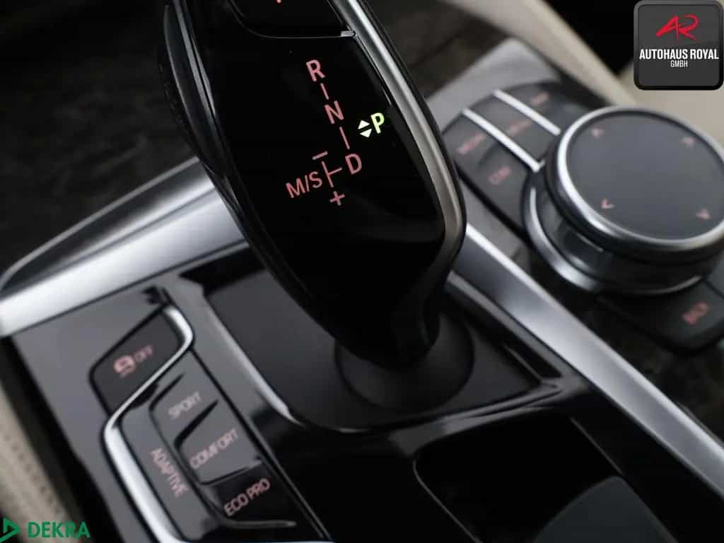 BMW 5 Series 530 d T xDrive M SPORT SHADOW STANDHEIZ,360GRAD 09/2019-photo-19
