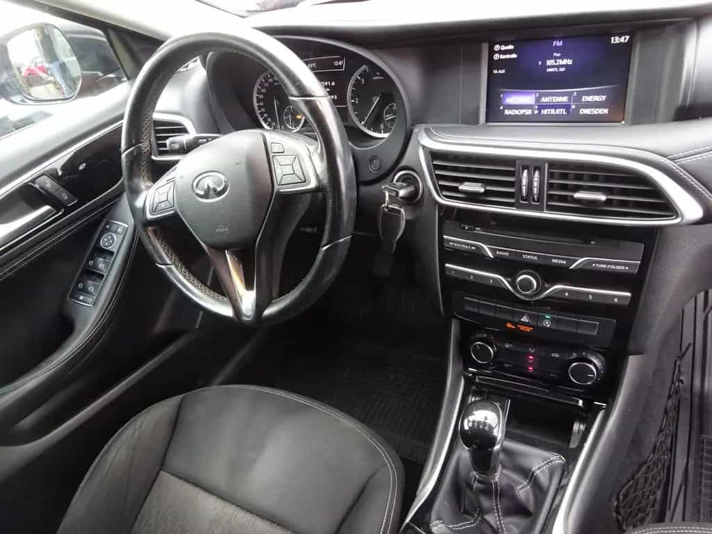 Infiniti Q30 1.5 d City Black Edition 09/2017-photo-11