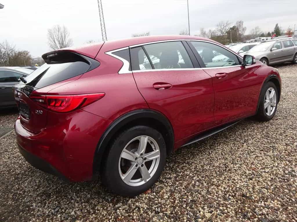 Infiniti Q30 1.5 d City Black Edition 09/2017-photo-3