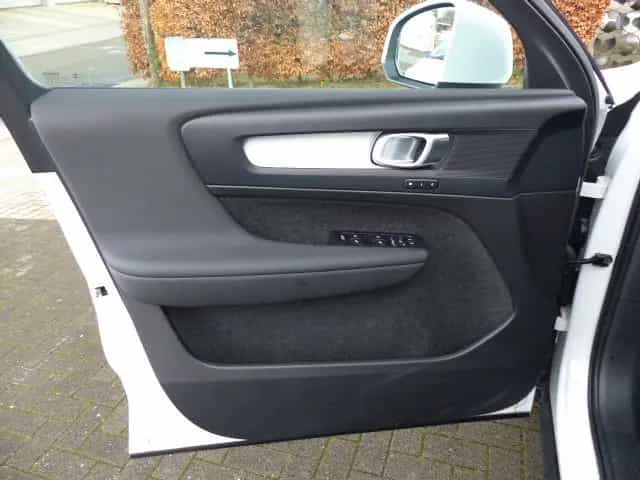 Volvo XC40 Core B3 Aut.*LED*360°CAM*BLIS*GOOGLE 06/2025-photo-3