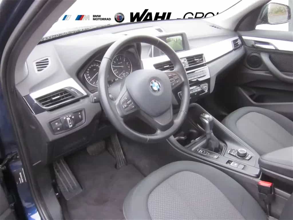 BMW X1 xDrive20i ADVANTAGE AUT PANO LED GRA RFK PDC 08/2017-photo-8