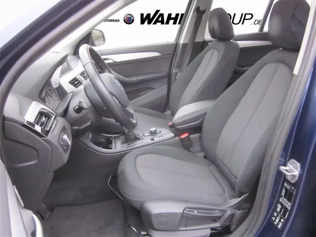 BMW X1 xDrive20i ADVANTAGE AUT PANO LED GRA RFK PDC 08/2017-photo-9