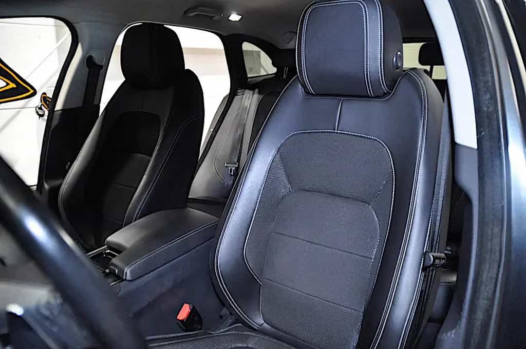 Jaguar F-Pace 20d AWD R-Sport Automatik 02/2019-photo-12