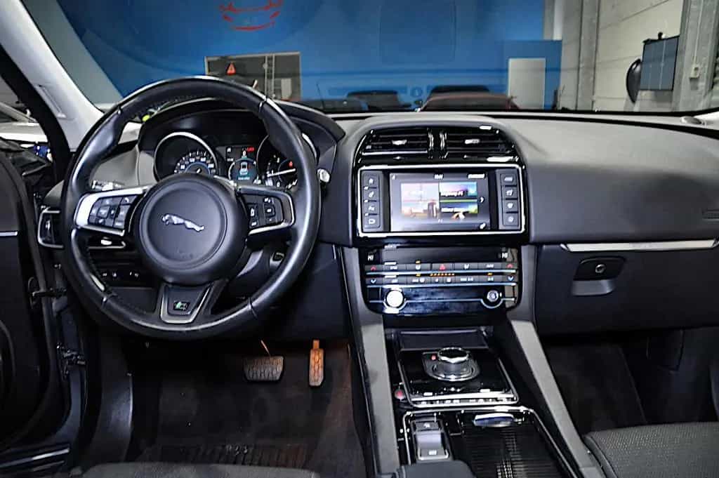 Jaguar F-Pace 20d AWD R-Sport Automatik 02/2019-photo-14