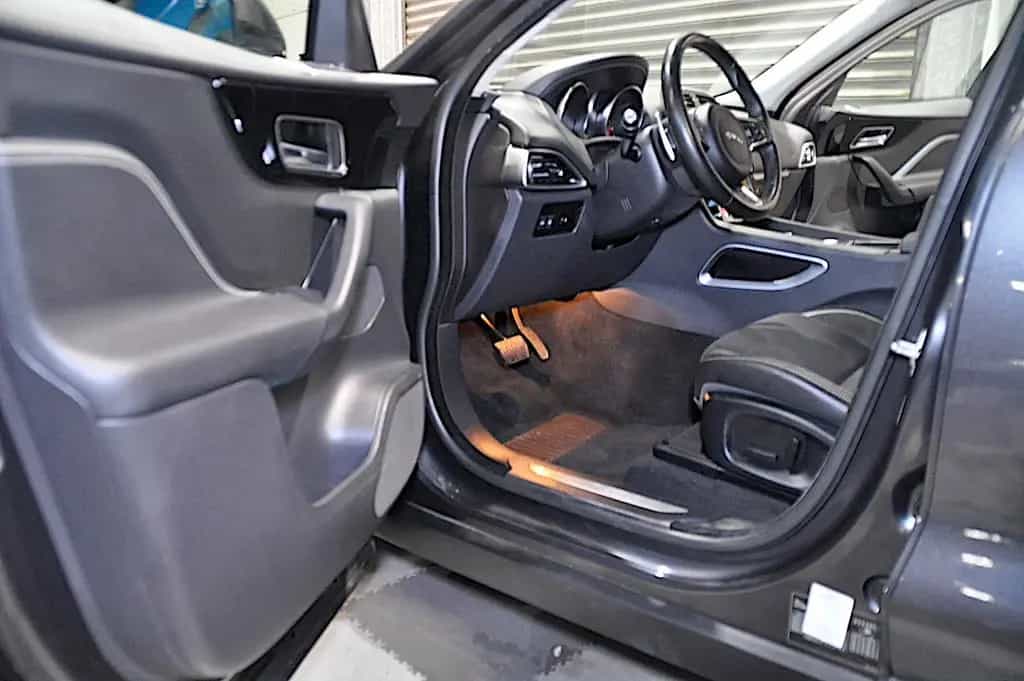 Jaguar F-Pace 20d AWD R-Sport Automatik 02/2019-photo-15