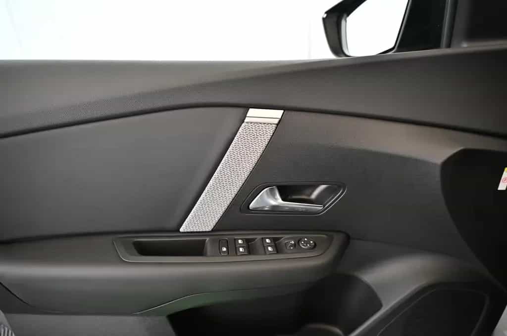 Citroën C4 X 1.2 PT EAT8 130 MAX LED/NAV/SOUND/PANO/H-UP 03/2024-photo-28