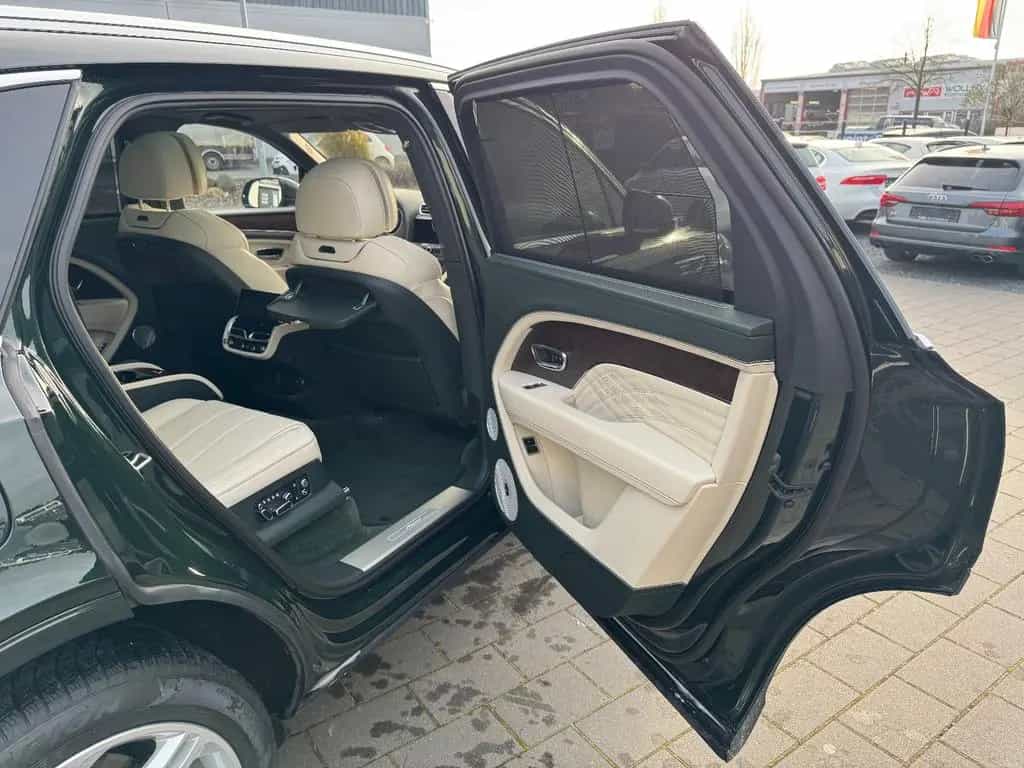 Bentley Bentayga V8 AZURE FIRST 1 EDITION FULL OPTION 11/2022-photo-11