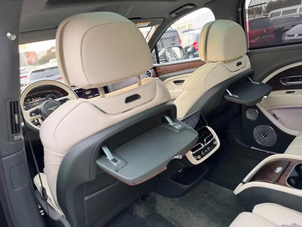 Bentley Bentayga V8 AZURE FIRST 1 EDITION FULL OPTION 11/2022-photo-17