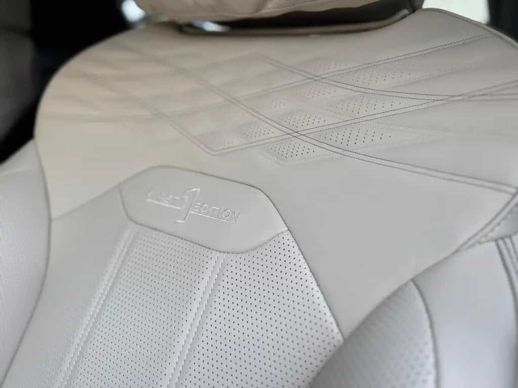 Bentley Bentayga V8 AZURE FIRST 1 EDITION FULL OPTION 11/2022-photo-19