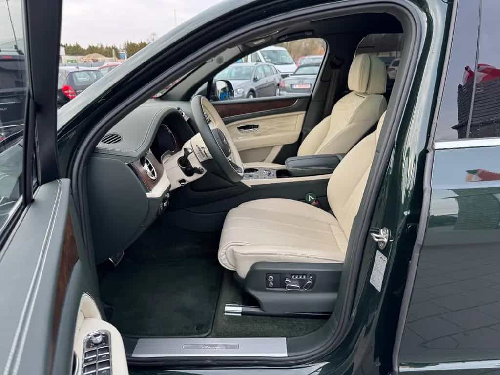 Bentley Bentayga V8 AZURE FIRST 1 EDITION FULL OPTION 11/2022-photo-21