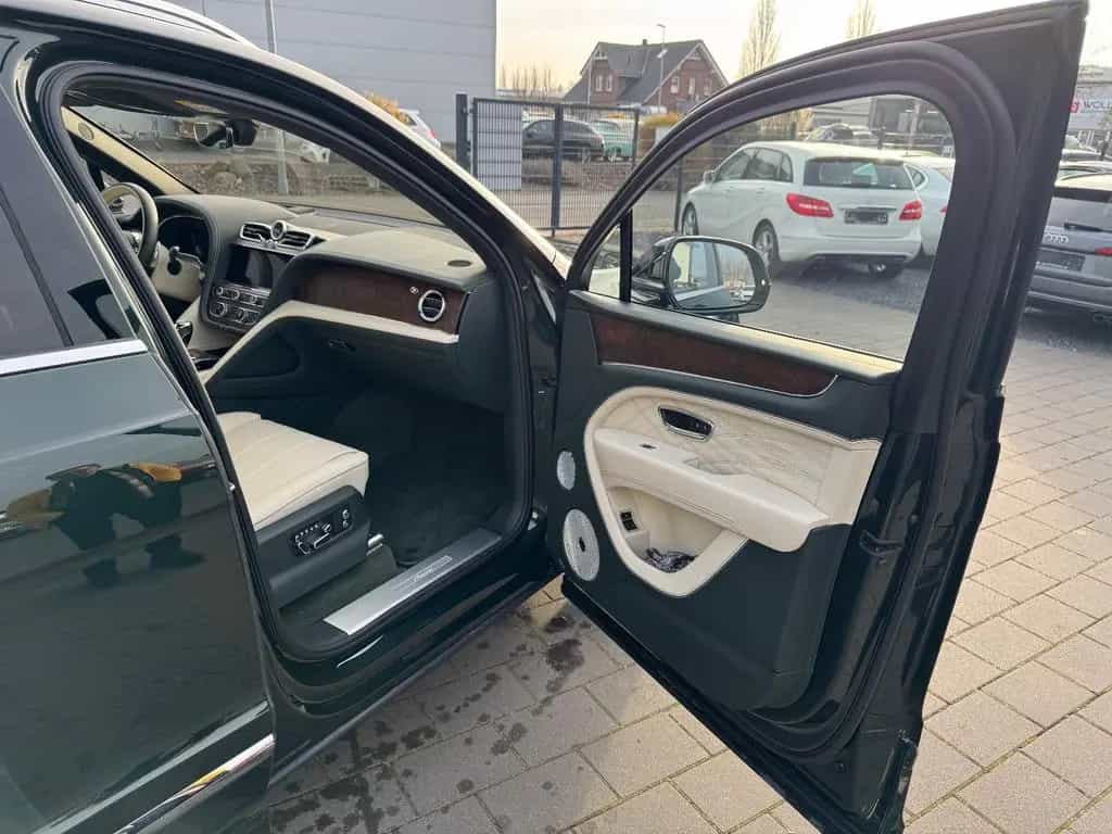 Bentley Bentayga V8 AZURE FIRST 1 EDITION FULL OPTION 11/2022-photo-9