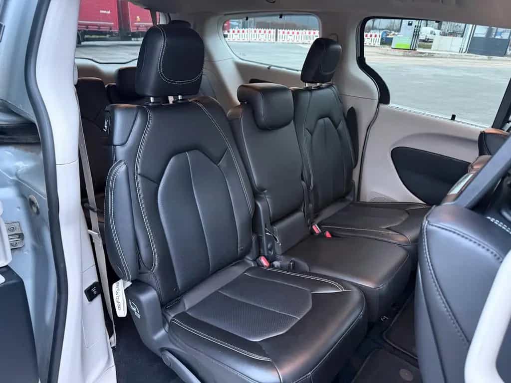 Chrysler unfallfrei Sitzplätze,Voll-LED,360°,ACC 07/2023-photo-8