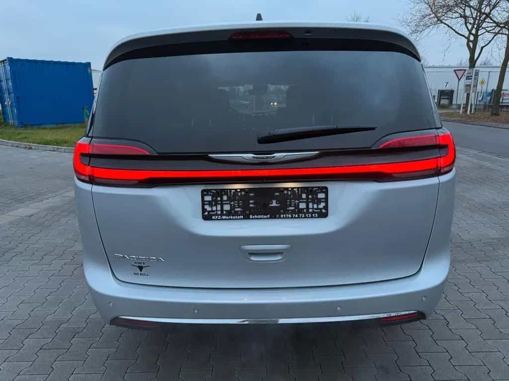 Chrysler unfallfrei Sitzplätze,Voll-LED,360°,ACC 07/2023-photo-2