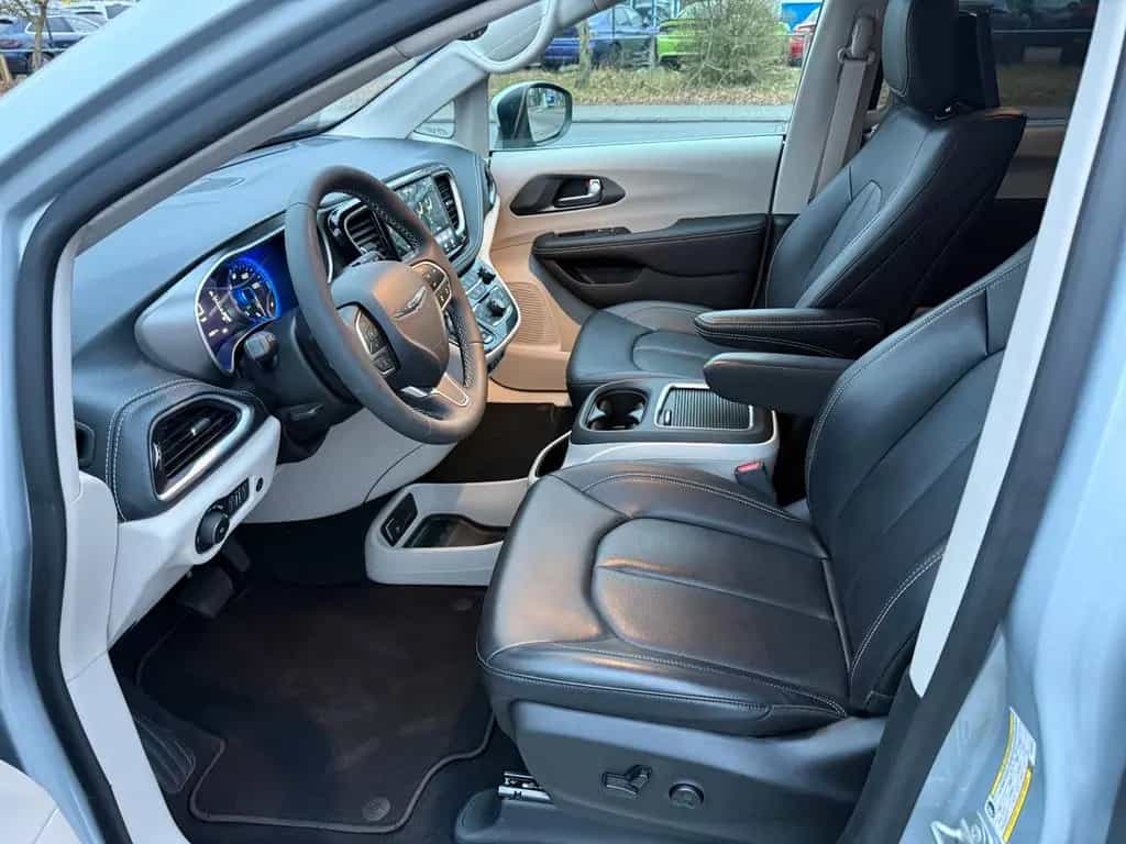 Chrysler unfallfrei Sitzplätze,Voll-LED,360°,ACC 07/2023-photo-4