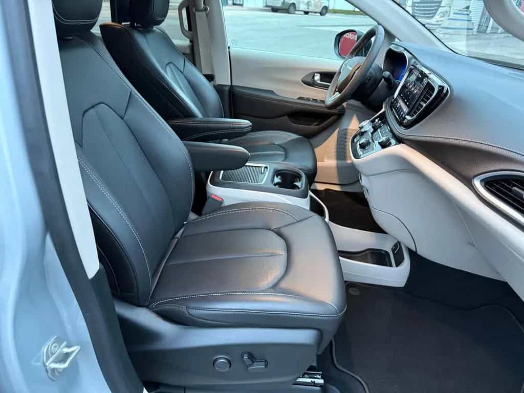 Chrysler unfallfrei Sitzplätze,Voll-LED,360°,ACC 07/2023-photo-5