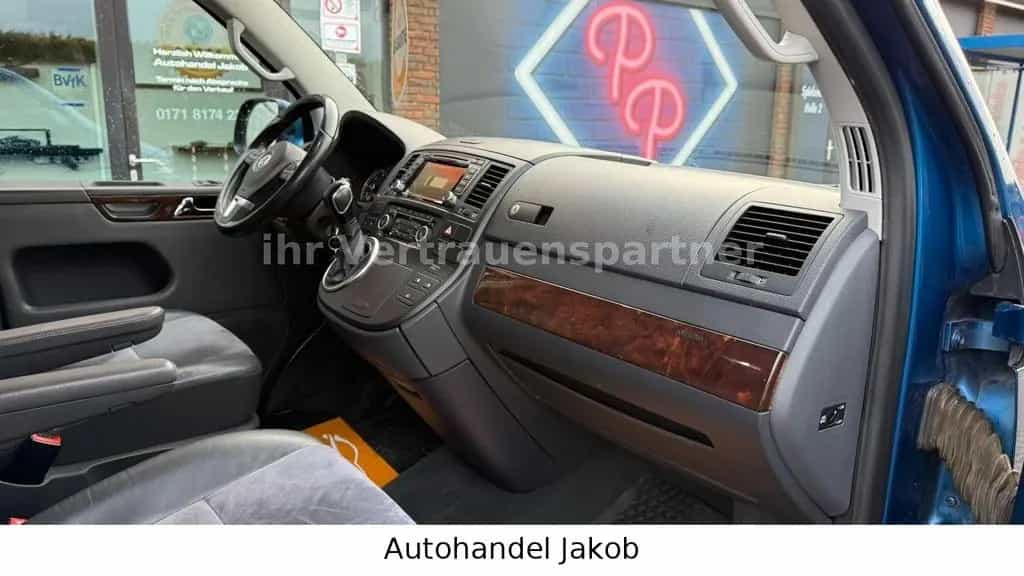 Volkswagen Multivan 05/2015-photo-21