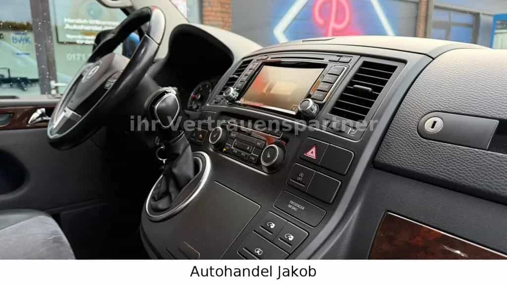 Volkswagen Multivan 05/2015-photo-22