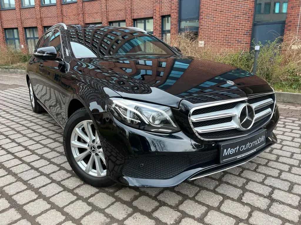 Mercedes-Benz E-Class 200T*4Matic*DISTR*TOTW*AHK*ESD*360°STANDHZ 11/2018-photo-0