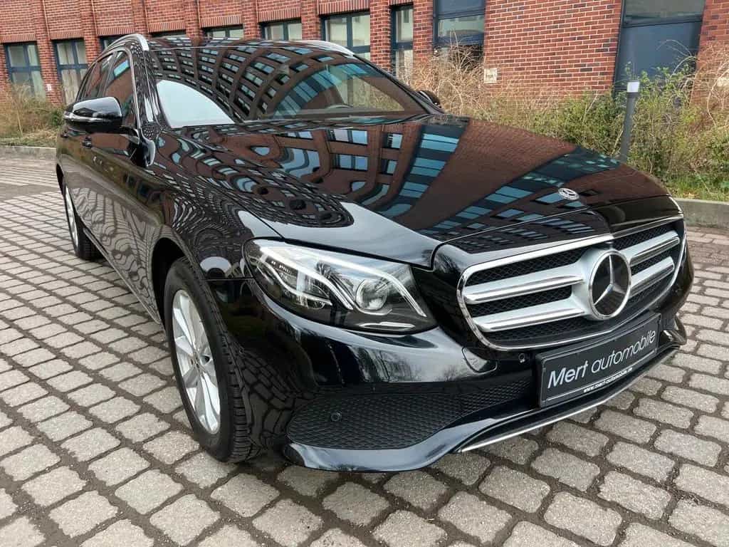 Mercedes-Benz E-Class 200T*4Matic*DISTR*TOTW*AHK*ESD*360°STANDHZ 11/2018-photo-1