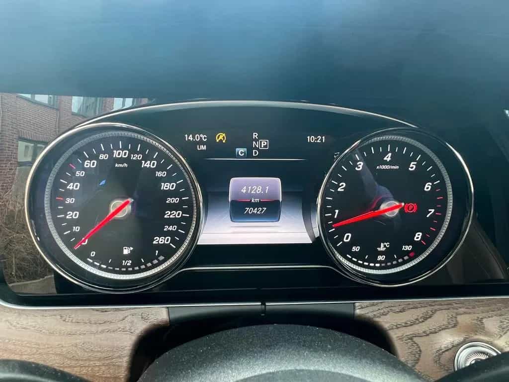Mercedes-Benz E-Class 200T*4Matic*DISTR*TOTW*AHK*ESD*360°STANDHZ 11/2018-photo-19