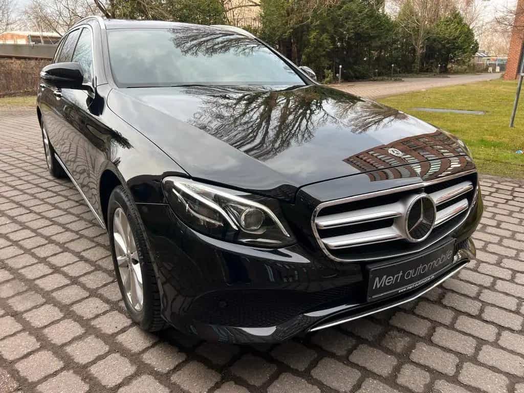 Mercedes-Benz E-Class 200T*4Matic*DISTR*TOTW*AHK*ESD*360°STANDHZ 11/2018-photo-22