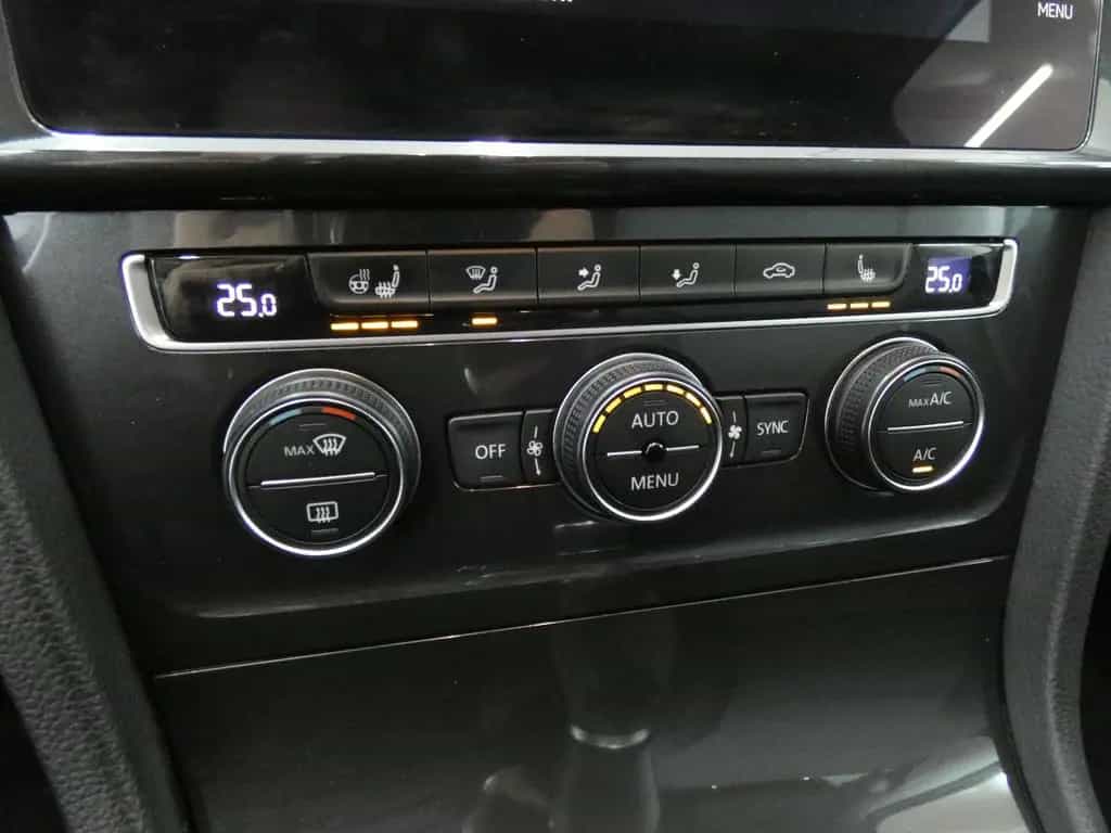 Volkswagen Golf VII 1.4 TSI Comfortline*NAVI*LED*AHK*KAMERA 01/2018-photo-11