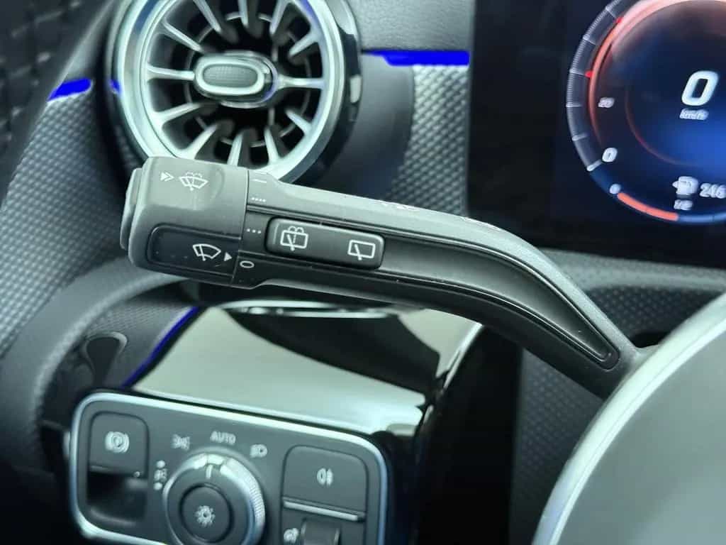 Mercedes-Benz A 180 Business Solution Luxury Panorama dak | si 04/2021-photo-22