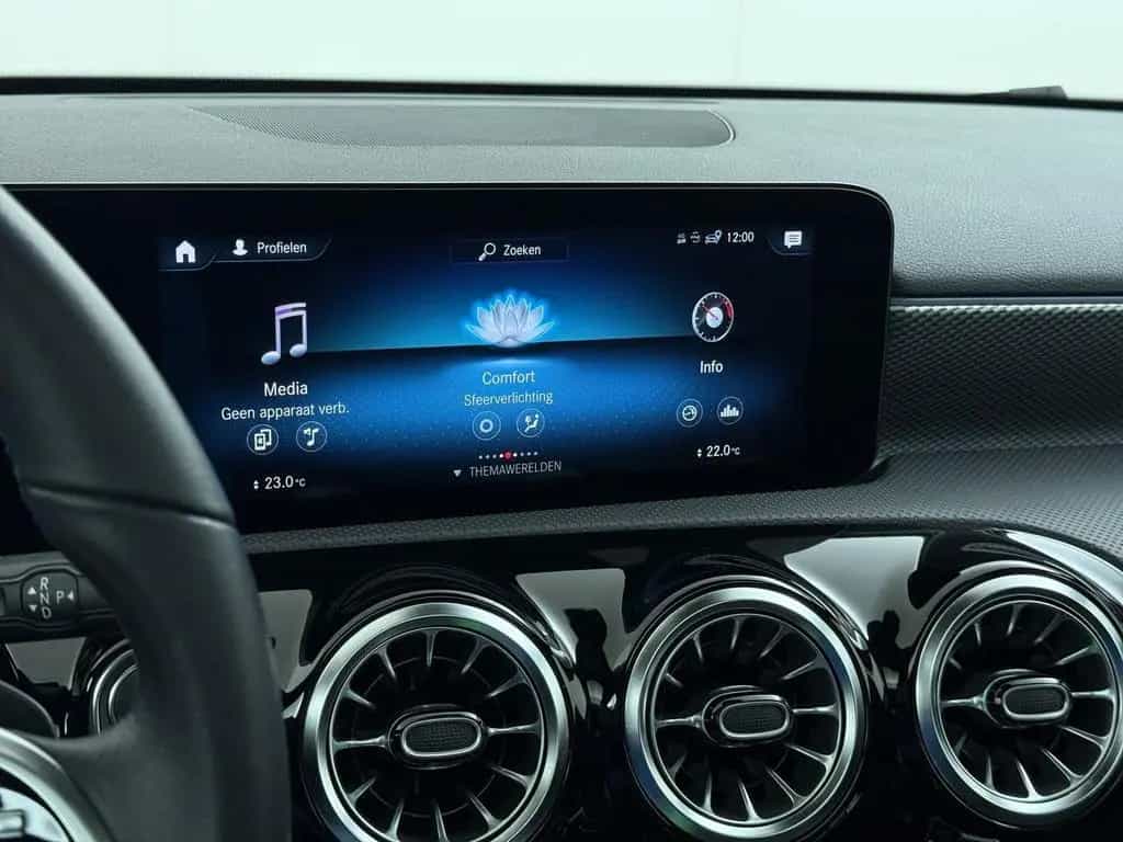 Mercedes-Benz A 180 Business Solution Luxury Panorama dak | si 04/2021-photo-28