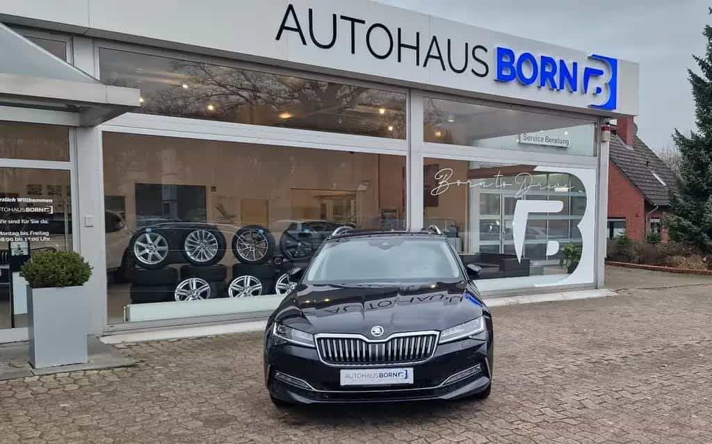 Skoda Superb Combi L&K AHK PANORAMA 02/2020-photo-0