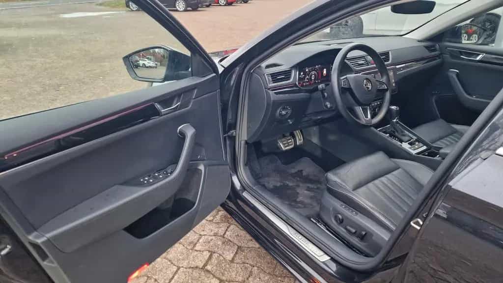 Skoda Superb Combi L&K AHK PANORAMA 02/2020-photo-11