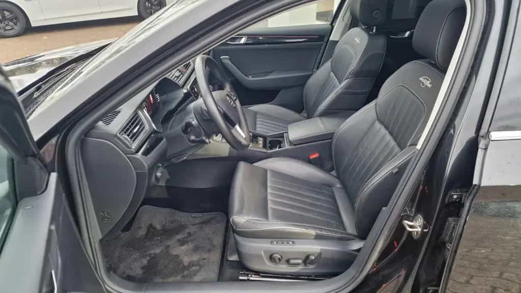 Skoda Superb Combi L&K AHK PANORAMA 02/2020-photo-12