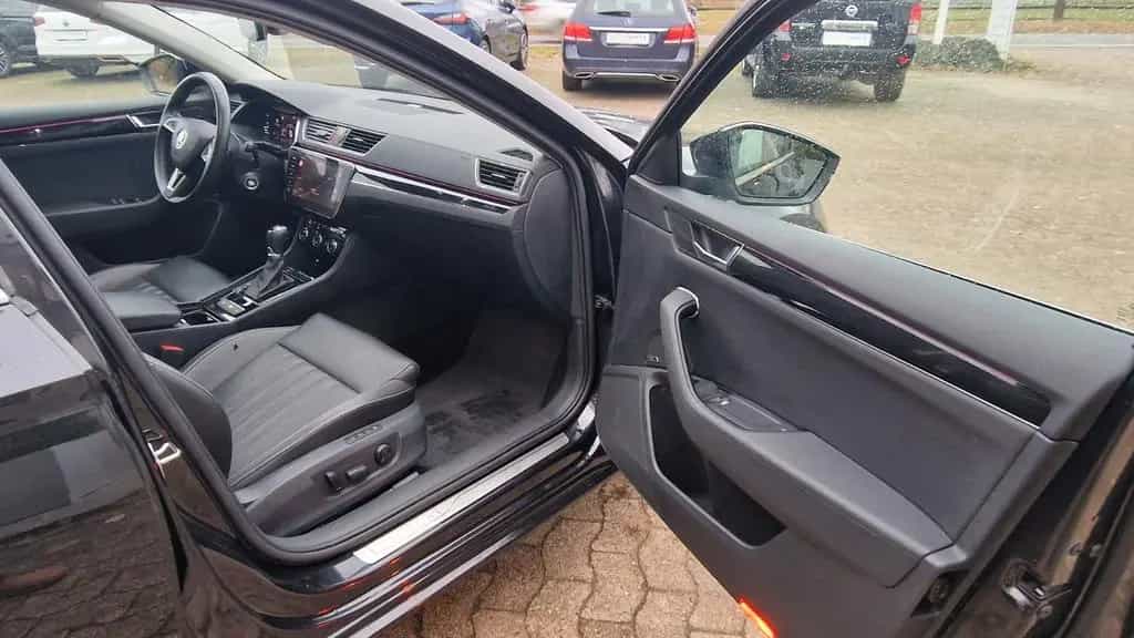 Skoda Superb Combi L&K AHK PANORAMA 02/2020-photo-18
