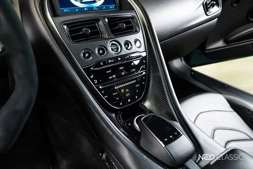 Aston Martin DBS 5.2 V12 05/2022-photo-22