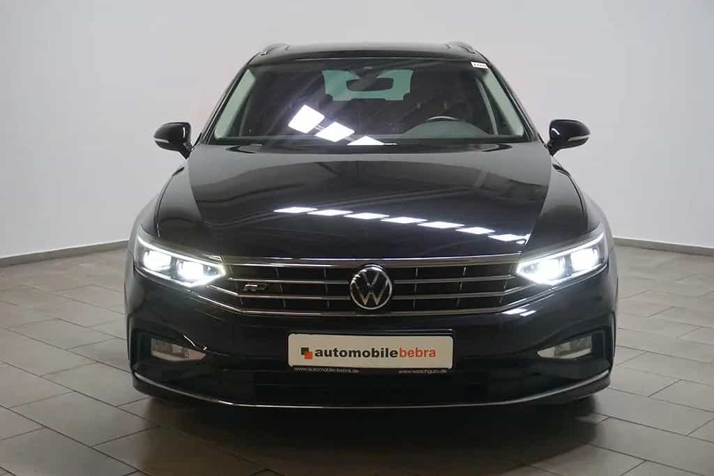 Volkswagen Passat 2.0TDI DSG R-Line 4M Virtual AHK Pano 03/2021-photo-1
