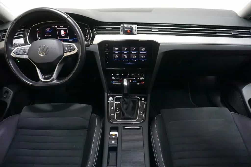 Volkswagen Passat 2.0TDI DSG R-Line 4M Virtual AHK Pano 03/2021-photo-9